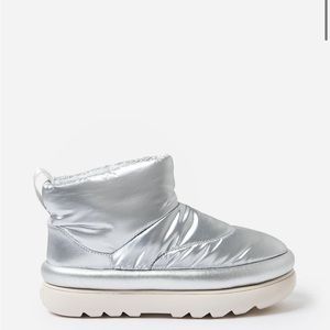 Metallic Silver Maxi Mini Ugg Size 6